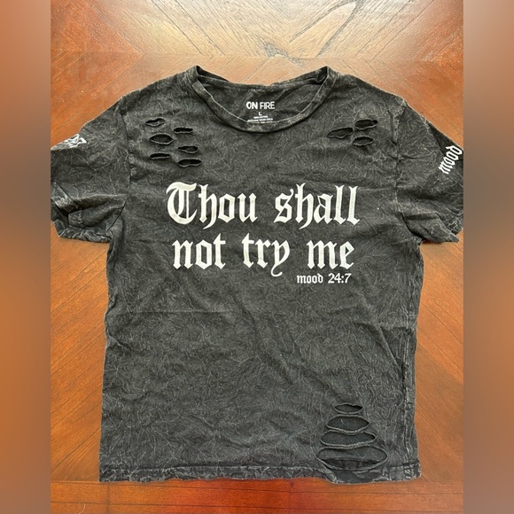 On Fire Black Distressed T-Shirt size L - Picture 1 of 5
